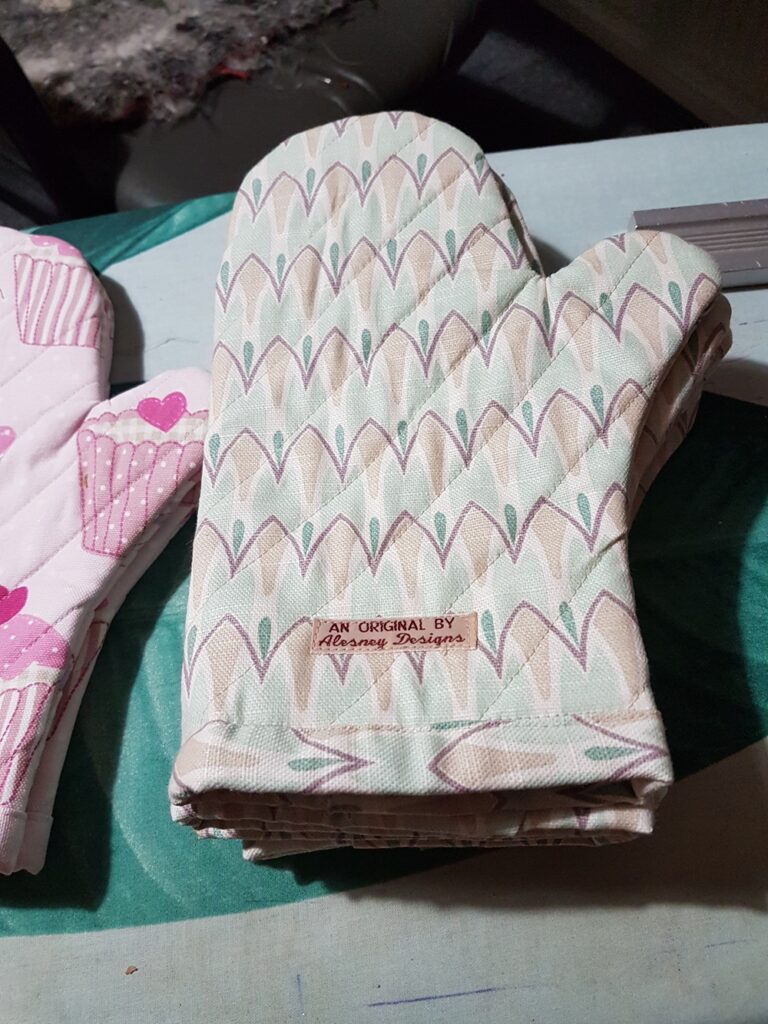 Oven Mitt Oven Glove handmade by Alesney Designs Lymington Hampshire